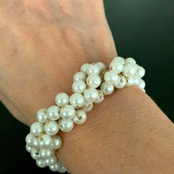 Princess Pearl Hair Tie – Creamy Beaded Clusters on Golden Stretch Band - Picture 8 of 12